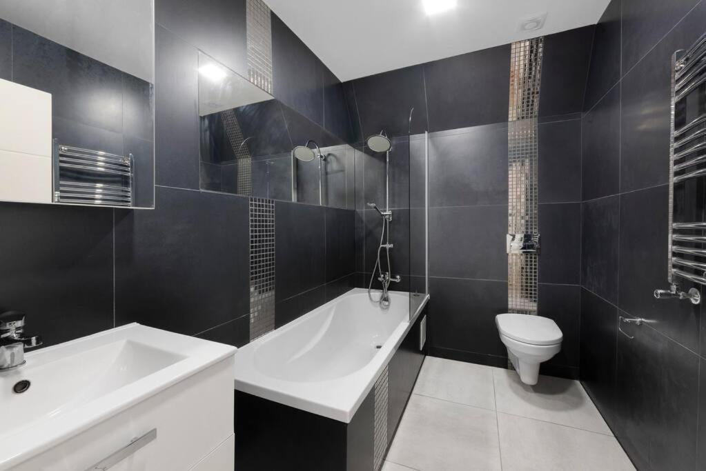 Roomy One Bed Loft Apartment Бишъпс Стортфорд Екстериор снимка